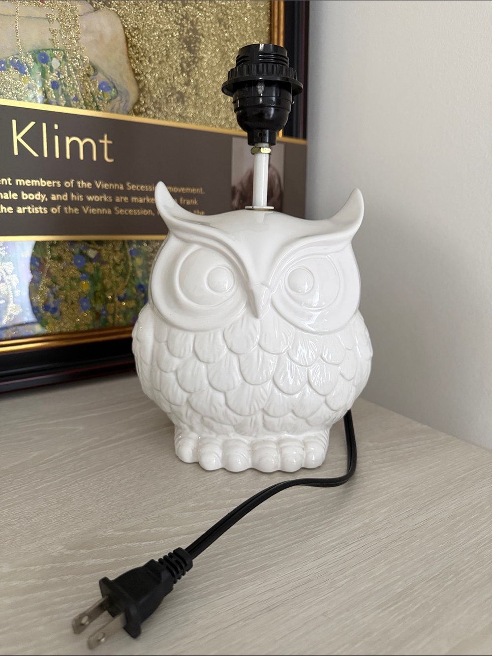 Whimsical Decorative white Colored Ceramic Owl Bird Table Desk Lamp